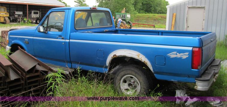 image for item 9011 1995 Ford F150 pickup truck