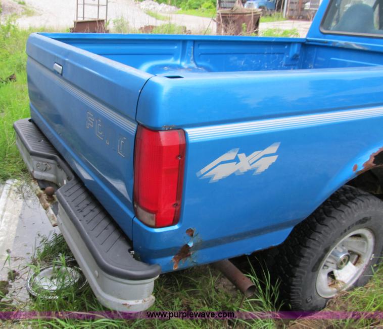 image for item 9011 1995 Ford F150 pickup truck