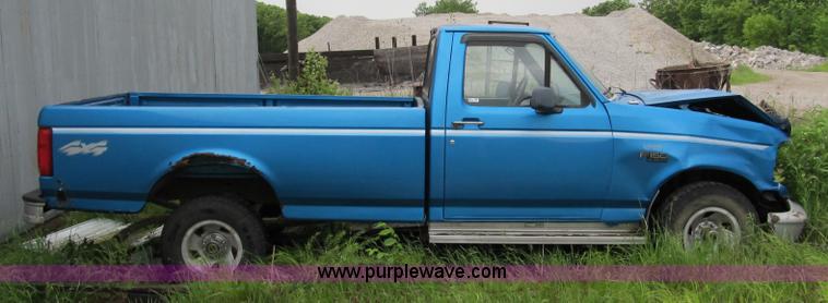 image for item 9011 1995 Ford F150 pickup truck