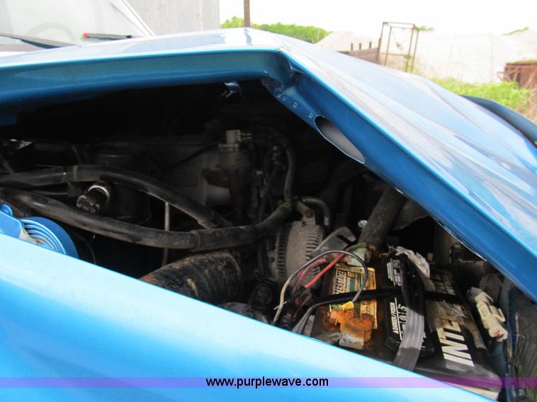 image for item 9011 1995 Ford F150 pickup truck