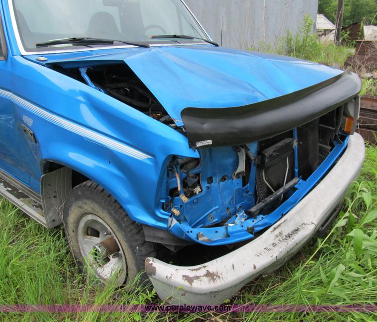 image for item 9011 1995 Ford F150 pickup truck