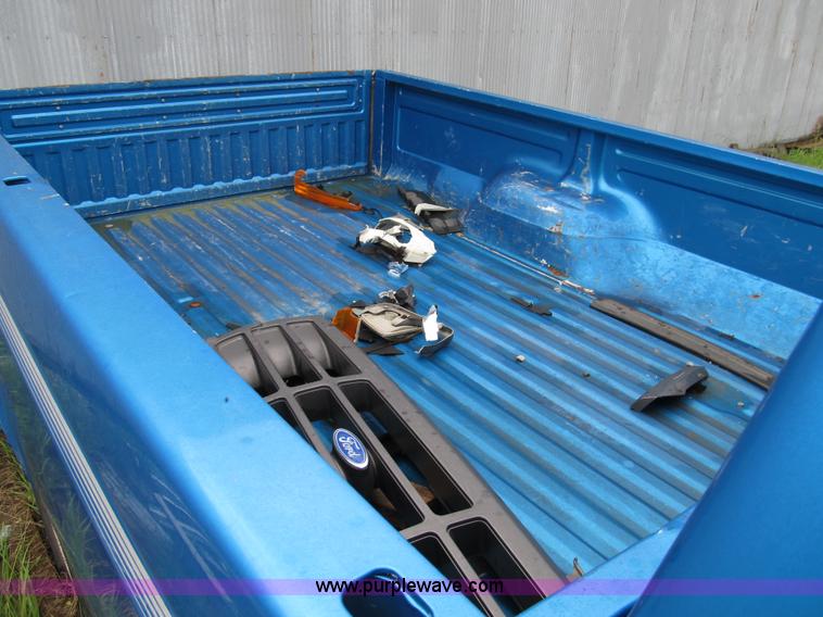 image for item 9011 1995 Ford F150 pickup truck