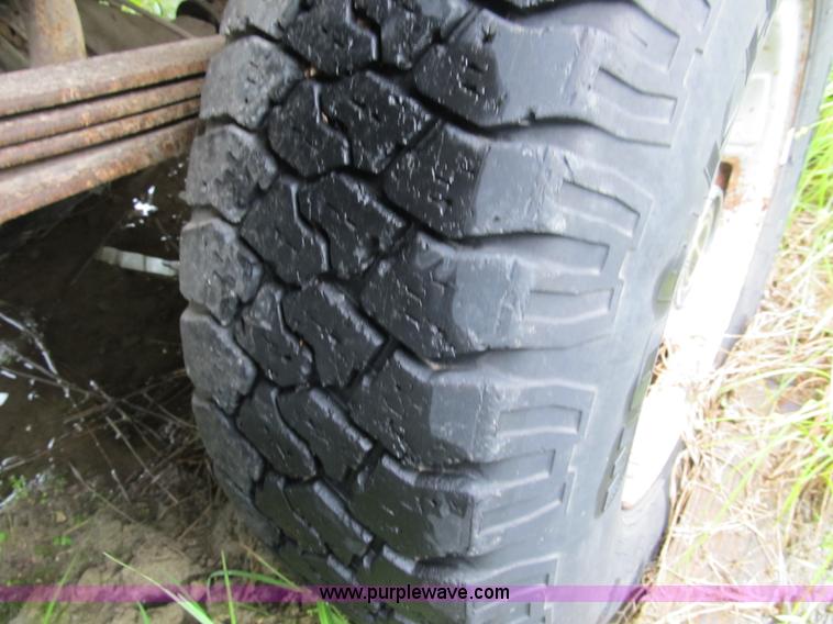 image for item 9011 1995 Ford F150 pickup truck