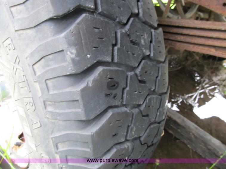 image for item 9011 1995 Ford F150 pickup truck