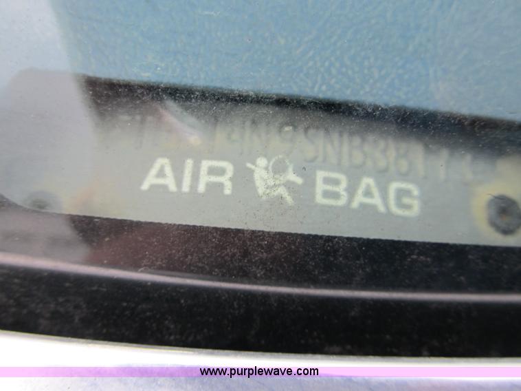 image for item 9011 1995 Ford F150 pickup truck