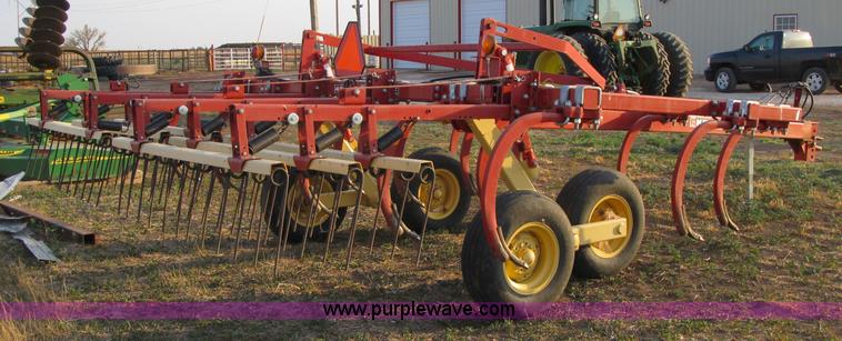 image for item 1214 Krause 4011 14.5' chisel plow