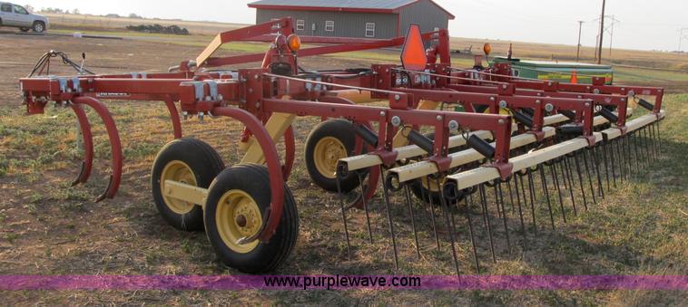 image for item 1214 Krause 4011 14.5' chisel plow