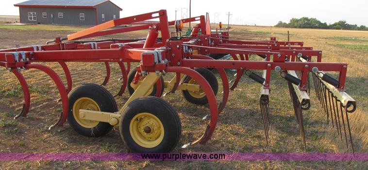 image for item 1214 Krause 4011 14.5' chisel plow