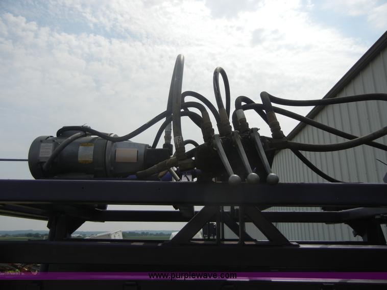 image for item 2390 8' x 65" hydraulic squeeze chute