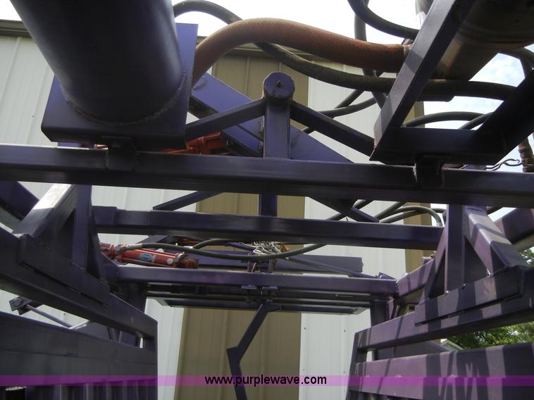 image for item 2390 8' x 65" hydraulic squeeze chute