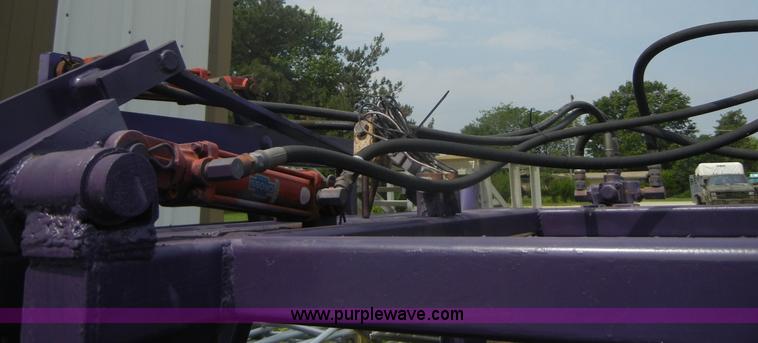 image for item 2390 8' x 65" hydraulic squeeze chute