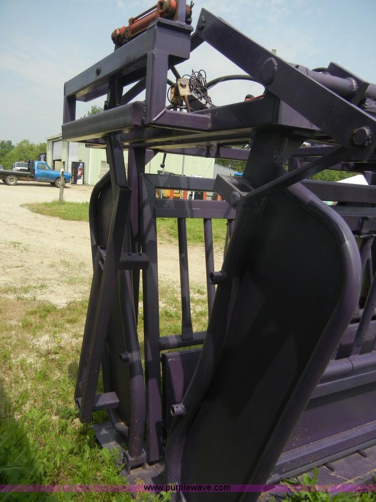 image for item 2390 8' x 65" hydraulic squeeze chute