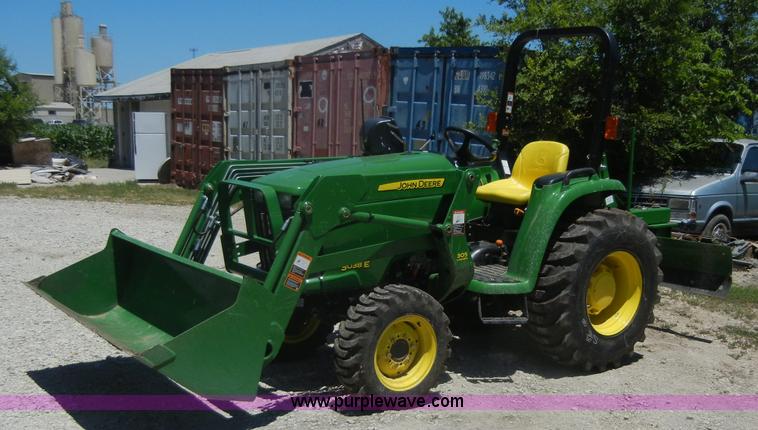 image for item 2415 2010 John Deere 3038E tractor