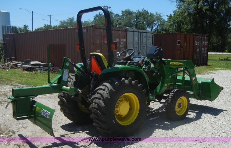 image for item 2415 2010 John Deere 3038E tractor