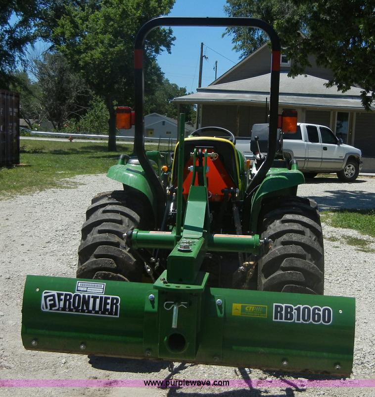 image for item 2415 2010 John Deere 3038E tractor