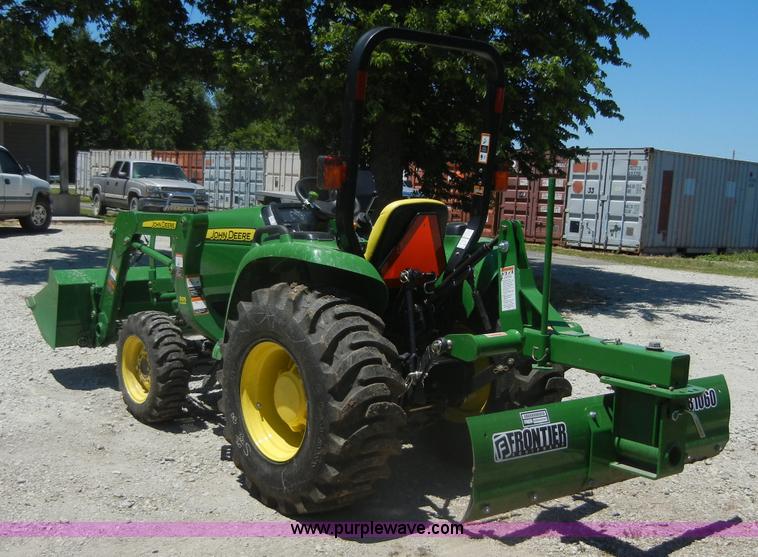 image for item 2415 2010 John Deere 3038E tractor