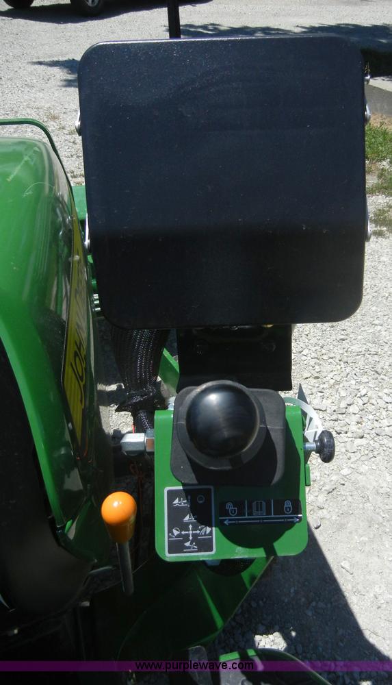image for item 2415 2010 John Deere 3038E tractor