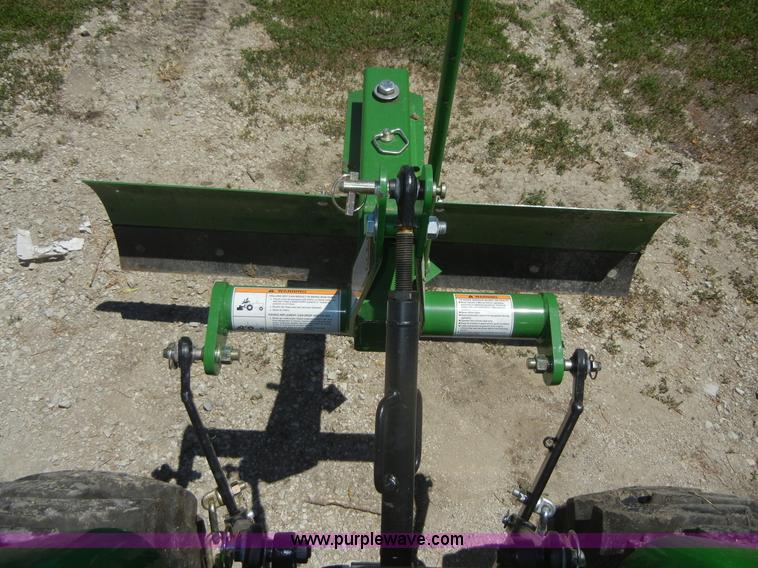 image for item 2415 2010 John Deere 3038E tractor