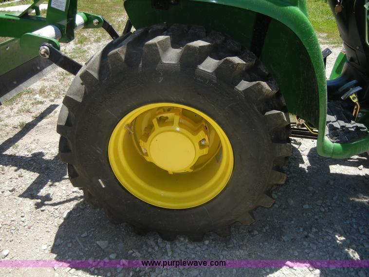 image for item 2415 2010 John Deere 3038E tractor