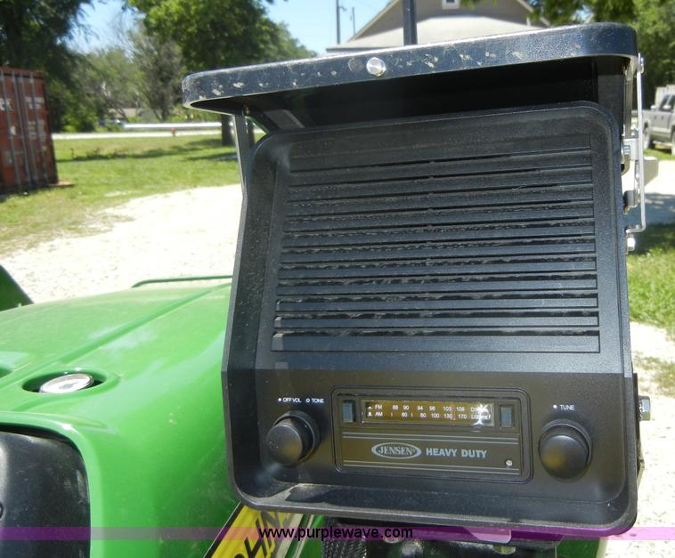 image for item 2415 2010 John Deere 3038E tractor