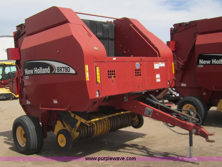 image for item 3133 2004 New Holland BR780 round baler