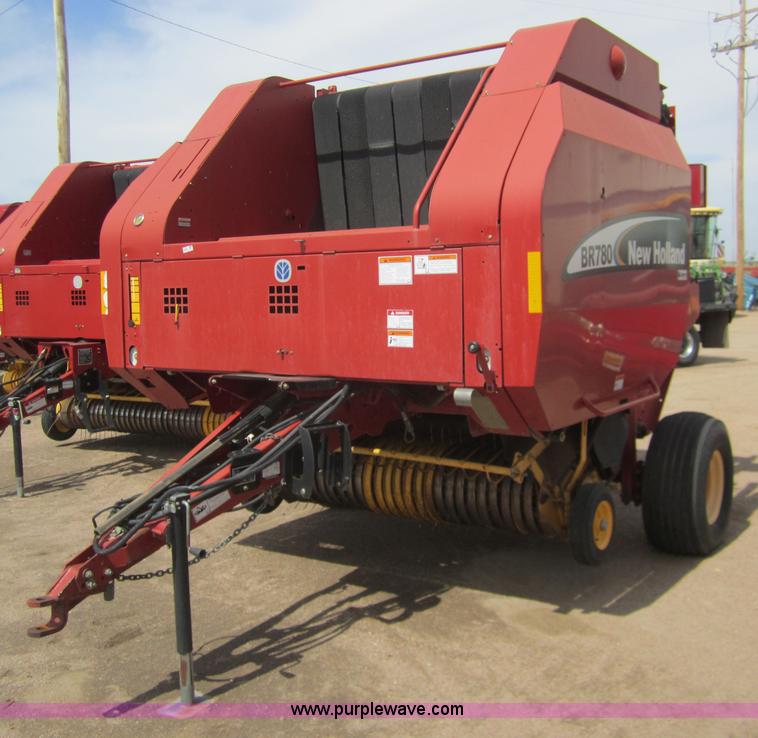 image for item 3133 2004 New Holland BR780 round baler