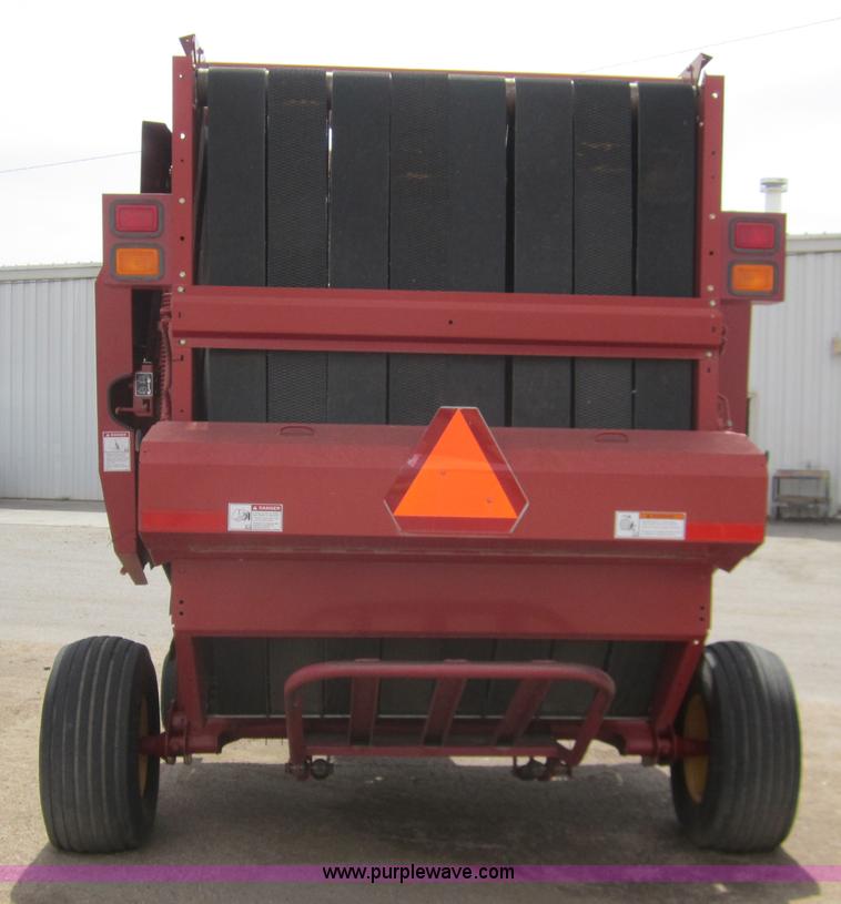 image for item 3133 2004 New Holland BR780 round baler