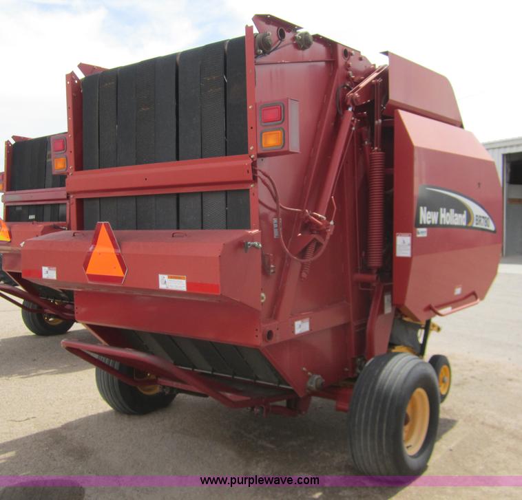 image for item 3133 2004 New Holland BR780 round baler