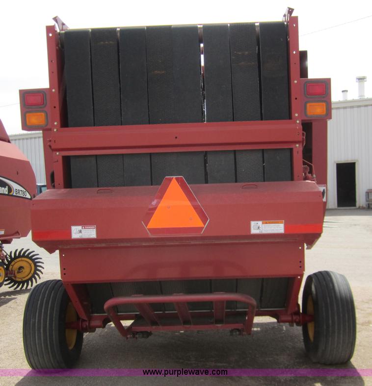 image for item 3133 2004 New Holland BR780 round baler