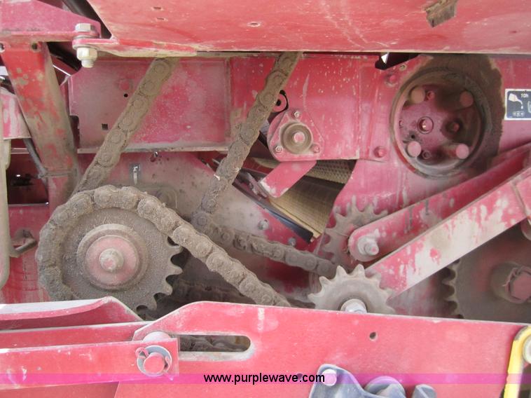 image for item 3133 2004 New Holland BR780 round baler