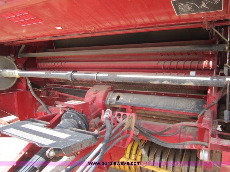 image for item 3133 2004 New Holland BR780 round baler