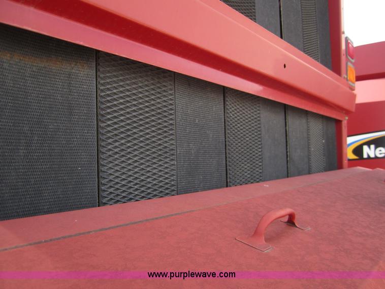 image for item 3133 2004 New Holland BR780 round baler