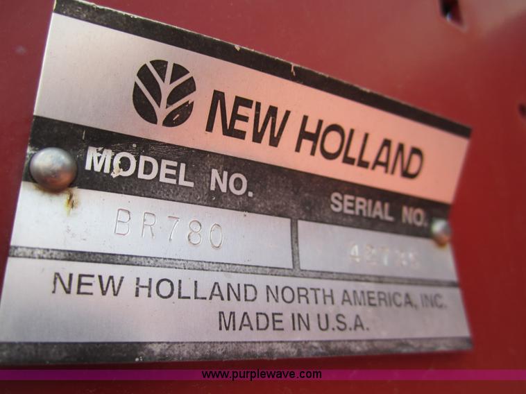 image for item 3133 2004 New Holland BR780 round baler