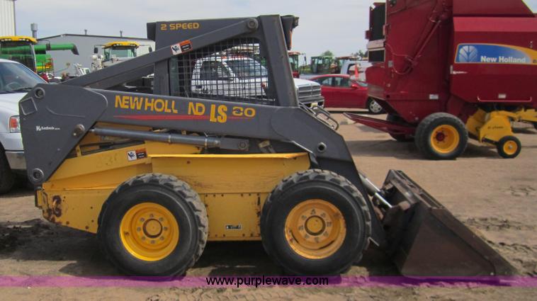 image for item 3134 2003 New Holland LS180 skid steer