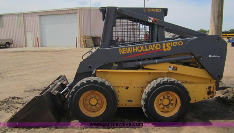 image for item 3134 2003 New Holland LS180 skid steer