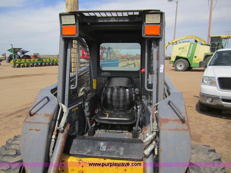 image for item 3134 2003 New Holland LS180 skid steer