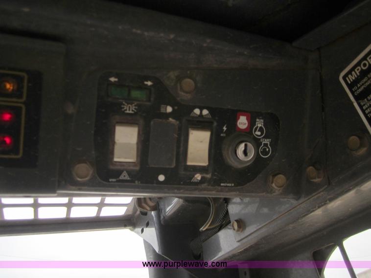 image for item 3134 2003 New Holland LS180 skid steer