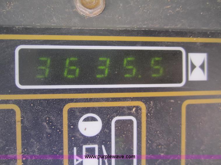 image for item 3134 2003 New Holland LS180 skid steer