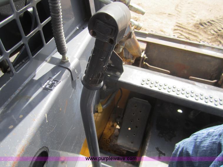 image for item 3134 2003 New Holland LS180 skid steer