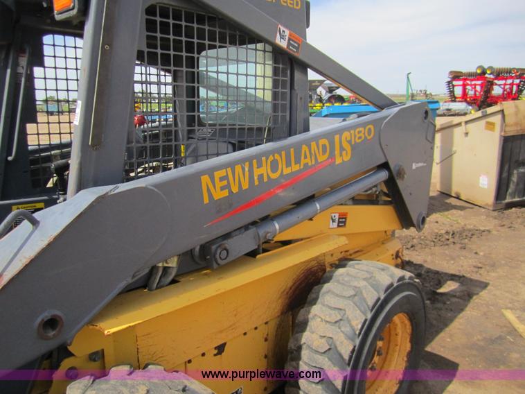 image for item 3134 2003 New Holland LS180 skid steer
