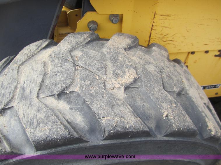 image for item 3134 2003 New Holland LS180 skid steer