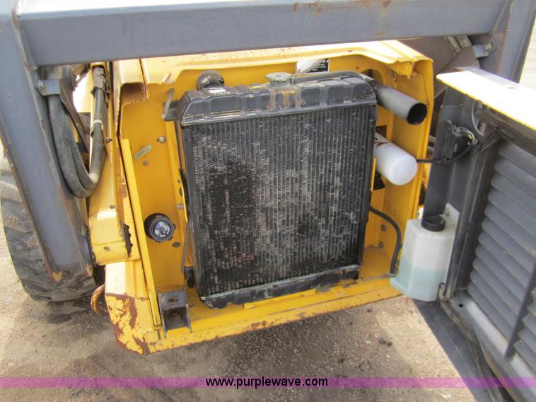 image for item 3134 2003 New Holland LS180 skid steer