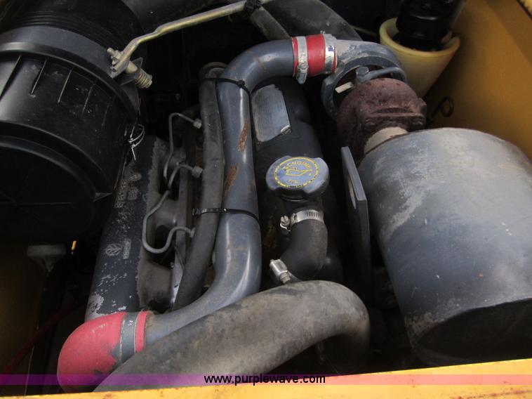 image for item 3134 2003 New Holland LS180 skid steer