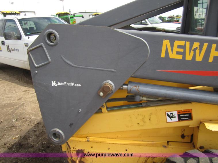 image for item 3134 2003 New Holland LS180 skid steer