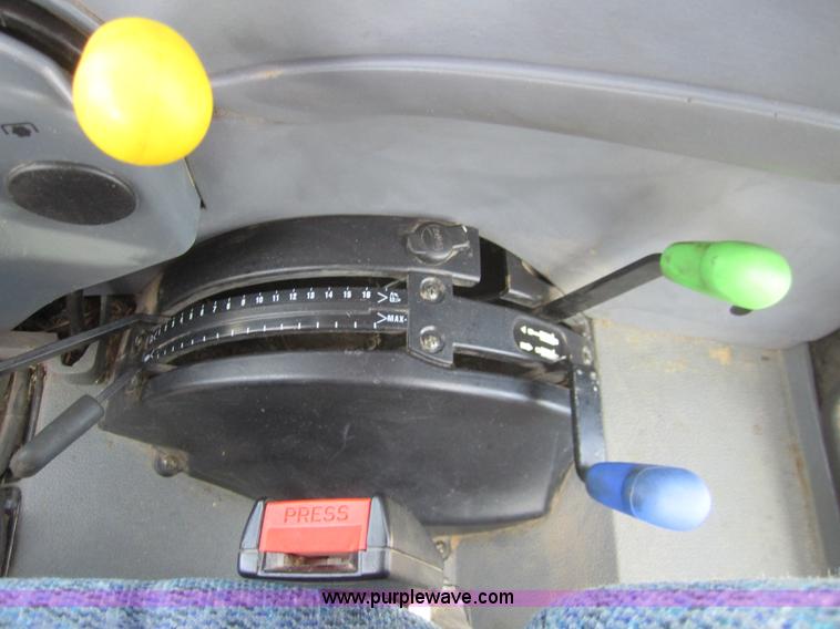 image for item 3173 2004 New Holland TN60DA MFWD tractor