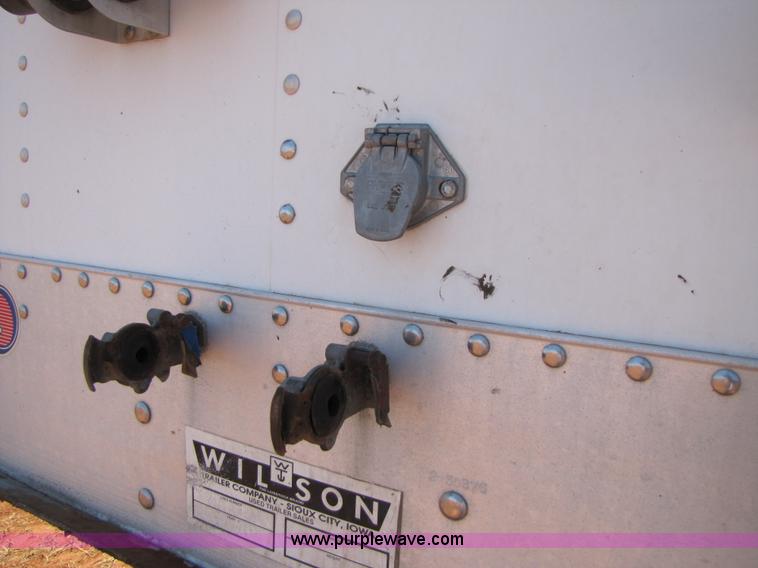 image for item 3440 2000 Wilson 43' aluminum grain trailer