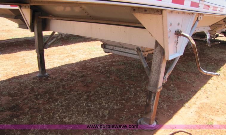image for item 3440 2000 Wilson 43' aluminum grain trailer