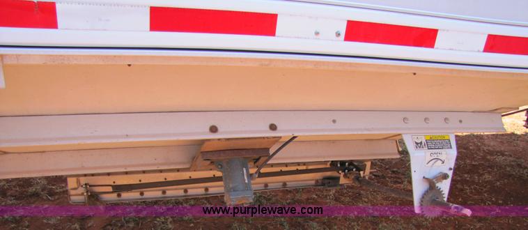 image for item 3440 2000 Wilson 43' aluminum grain trailer