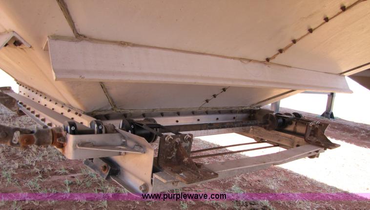 image for item 3440 2000 Wilson 43' aluminum grain trailer