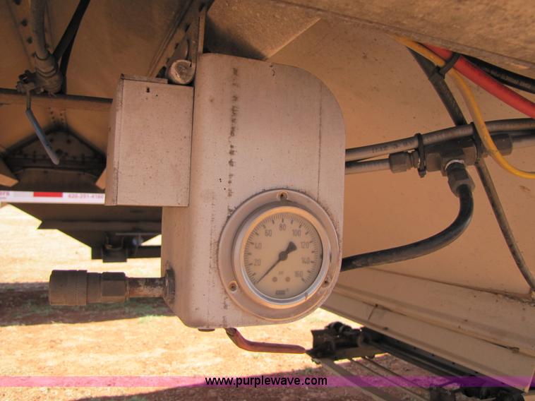 image for item 3440 2000 Wilson 43' aluminum grain trailer